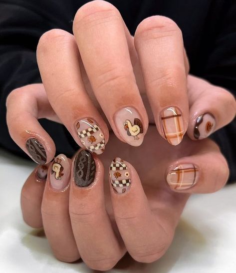 Turkey Design Nails, Chic Thanksgiving Nails, Thanksgiving Nails Turkey, Turkey Nails Designs, Thanksgiving Fall Nails, Thanksgiving Nail Art Designs, Fall Sweater Nails, Thanksgiving Nails Fall, Fall Halloween Nails