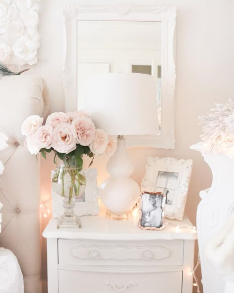 20s Bedroom Ideas, Cute Desk Area, White Vintage Room, Feminine Room Ideas, 20s Bedroom, Bedroom Corner Ideas, Pink Vintage Bedroom, Statue Of Aphrodite, Bedroom Safe