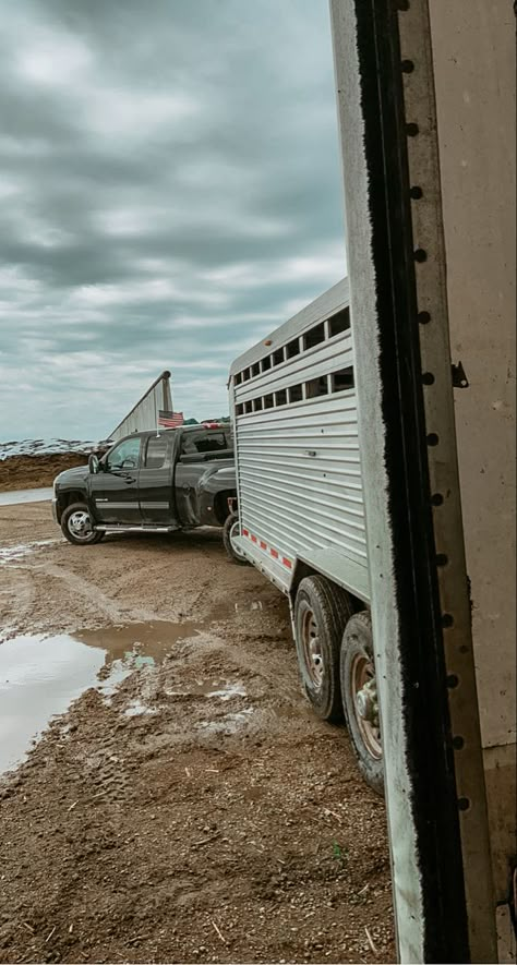 Western Truck Aesthetic, Farm Truck Aesthetic, Chevy Trucks Aesthetic, Cattle Farm Aesthetic, Mid Western Aesthetic, Country Athestic, Country Truck Aesthetic, Truck Wallpaper Iphone, Tractor Aesthetic