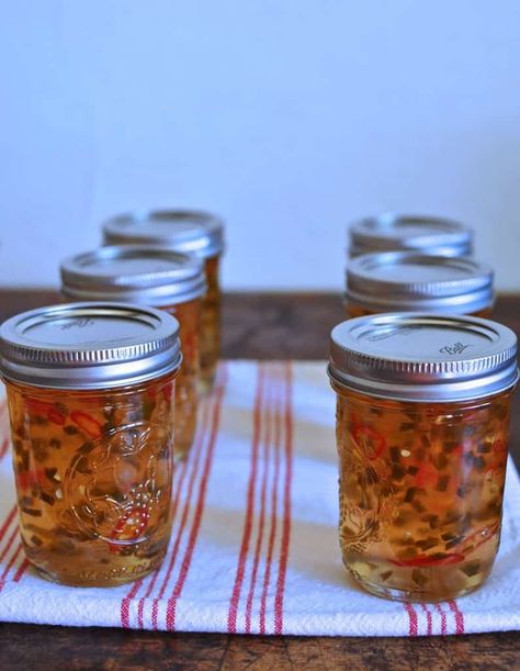 Apple Jalapeno Jelly Recipe, Apple Hot Pepper Jelly, Cherry Pepper Jelly, Pie Crust Crackers, Jalapeno Jelly Recipes, Jalapeno Pepper Jelly, Pepper Jam, Pepper Jelly Recipes, Jalapeno Jelly