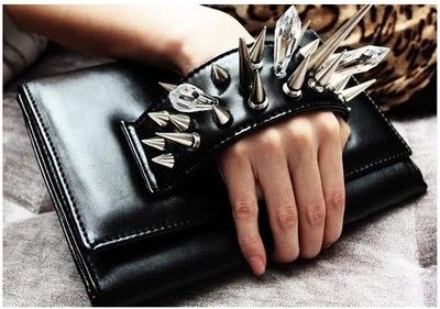 :o Handbag Diy, Hotfix Rhinestone, Studs And Spikes, Leather Rivets, Studded Bag, Gothic Accessories, Punk Outfits, Purse Accessories, Glam Rock