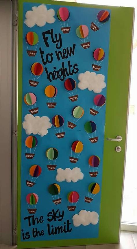 Kindergarten Door Decorations, Class Door Decorations, Dibujos Toy Story, School Board Decoration, School Door Decorations, Classroom Doors, Preschool Classroom Decor, Toilet Paper Crafts, Back To School Bulletin Boards