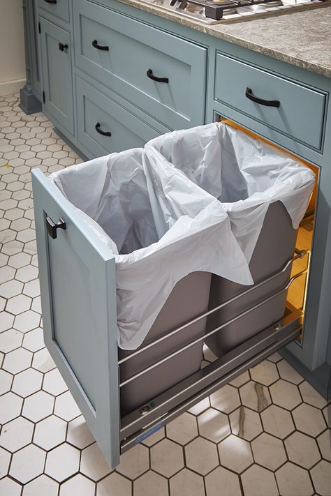 Trash Bin Kitchen Cabinet, Trash Kitchen Ideas, Kitchen Bin Drawer, Hidden Bin Kitchen, Kitchen Garbage Closet, Double Trash Bin Cabinet, Bin Drawer Kitchen, Inbuilt Dustbin In Kitchen, Built In Bin Kitchen