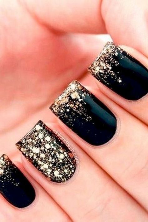 Sparkly Gel Nails, Edgy Nail Art, Christmas Nail Colors, Black Gold Nails, Black Nails With Glitter, Elegant Manicure, Glitter Manicure, Edgy Nails, Gold Nail