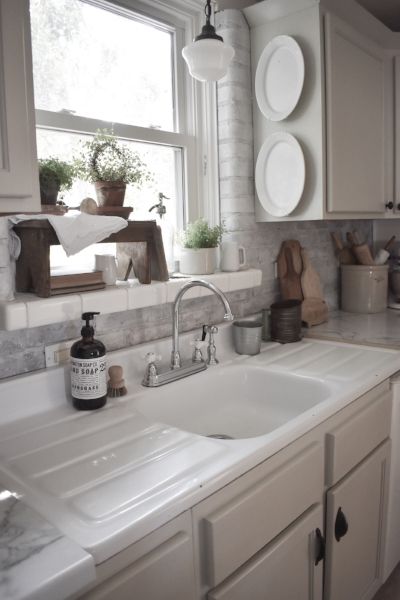 3 Reasons To Love This 1920s Fixer Upper Home — She Gave It A Go Vintage Washboard, Fixer Upper Home, Best Kitchen Sinks, Cottage Shabby Chic, Farmhouse Sink Kitchen, Kitchen Redo, Farmhouse Kitchen Decor, Ideas Kitchen, Fixer Upper