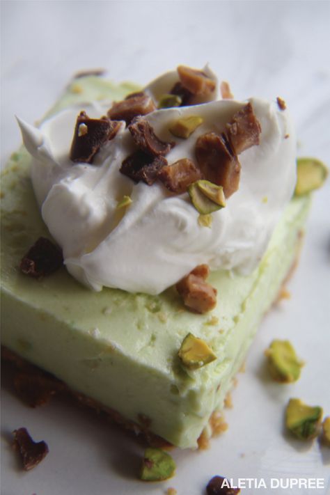 Pistachio Recipes Desserts, Cream Desserts Recipes, Ice Cream Dessert Recipe, Pumpkin Cream Cold Brew, Best Amish Recipes, Pistachio Dessert, Pie Making, Cream Cold Brew, Low Fat Desserts