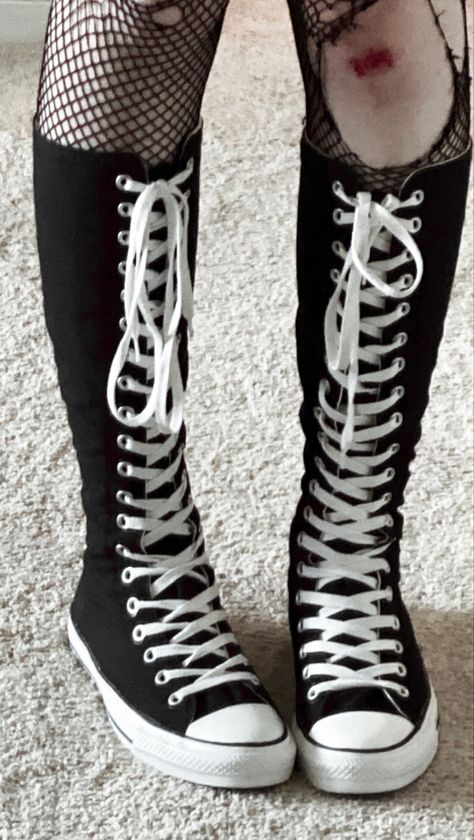 Thigh High Converse Shoes, Long Converse Shoes, Emo Shoes Aesthetic, Knee High Converse Emo, Knee High Converse Aesthetic, Thigh High Converse, Scraped Knees Aesthetic, Goth Converse, Tenis Grunge