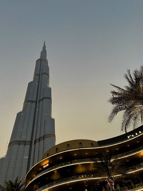 Dubai Instagram Pictures, Rich Dubai, Habibi Come To Dubai, Dubai Trip, City Dubai, Dubai Architecture, Dubai Vacation, Dubai Aesthetic, Dubai City