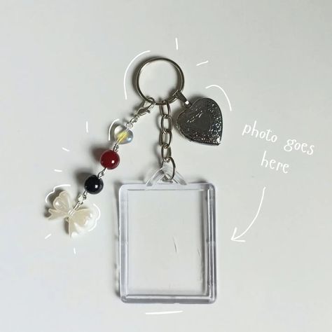 LDR photocard keychain 🎀 price range: ₹320- 310 we're open for customs!! dm to purchase or shop via website 🎀 . #viral #trending #jewelleryindia #jewellery #handmadejewellery #hellokitty #sanrio #jewellerydesigner #jewellerymaker #jewellerylover #explore Photocard Keychain, Keychain Business, Keychain Photo, Photo Cards Diy, Keychain Custom, Keychain Ideas, Diy Charm, Beads Ideas, Casual Indian Fashion