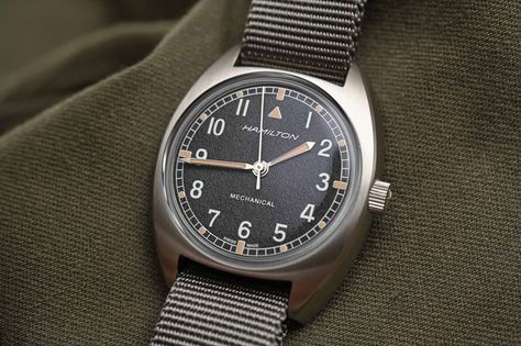 Hamilton Khaki Pilot Pioneer Mechanical - Reedition hamilton W10 - 8 Hamilton Khaki Pilot, Hamilton Khaki, Monochrome Watches, Mechanical Hand, Nato Strap, Old Watches, Military Watches, Military Inspired, The Military