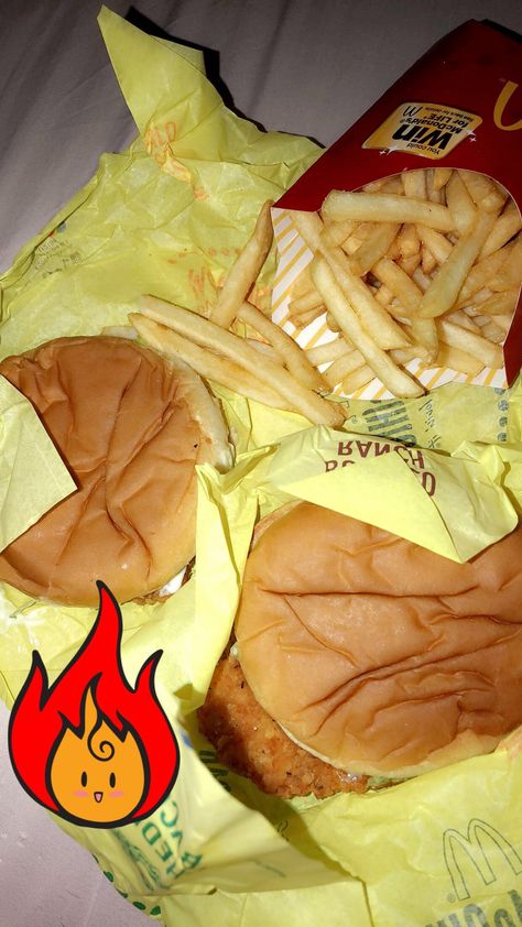 #mcdonalds #food #mcchicken #fries Mcdo Aesthetics, Mcdonalds Mcchicken, Mcdonald’s Fries Recipe, Healthy Mcdonalds, Mcdo Meme, Mcdo Memes, Mcdonald’s Fries Aesthetic, Fast Food Chains, Food Therapy