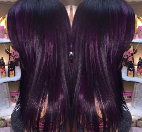 Dark Purple Hair, Plum Hair, Cute Hair Colors, Hair Tint, Hair Color Streaks, Hair Streaks, Dyed Hair Inspiration, Hair Dye Ideas, Emo Hair