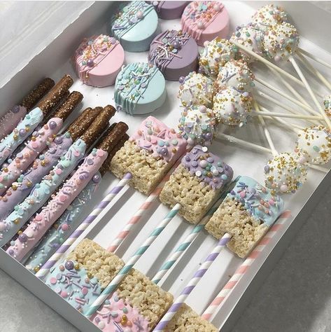 Cakesicle Treat Boxes, Diy Dessert Box Gift, Chocolate Covered Treat Box Ideas, Two Sweet Treats, Dipped Treat Boxes, Chocolate Dipped Treat Boxes, Easter Desserts To Sell, Bakery Treat Boxes, Small Business Treats