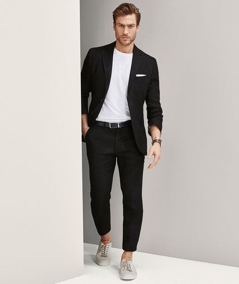 10 Fresh Ways To Wear A White T-Shirt Black Linen Suits For Men, Black Linen Suit, Best Casual Shirts, Jason Morgan, Mens Fashion Smart, Mens Fashion Blog, Linen Suit, Black Suit, Mens Fashion Suits