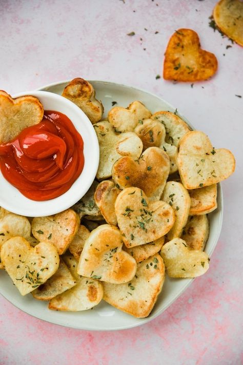 Valentines Snacks, Roasted Potato, Festive Appetizers, Valentine Dinner, Snacks To Make, Valentines Day Dinner, Valentines Day Food, Valentines Food, Snacks Für Party