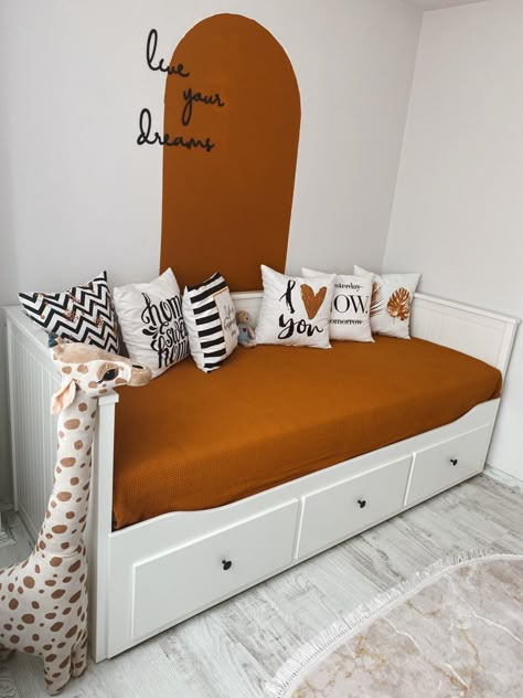 Hemnes Bed Ideas, Ikea Divan, Hemnes Divan, Day Bed Design, Garden Summer House, Hemnes Bed, House Organisation, Ikea Hemnes, Guest Room Office