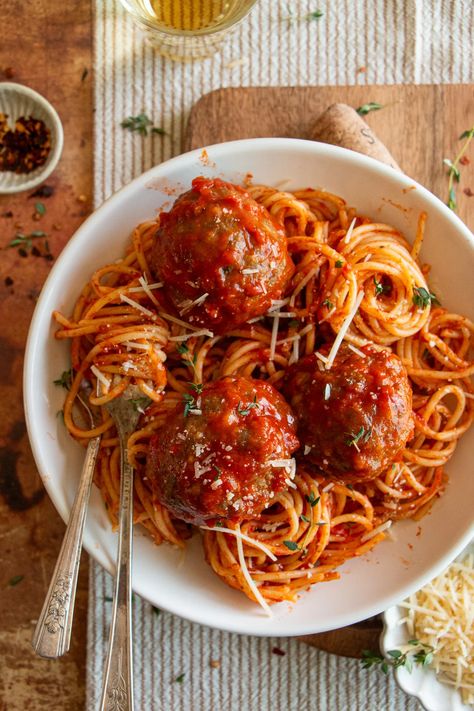 Sbarro Mama’s Meatball Recipe with Spaghetti & Sauce Meatball And Spaghetti Recipe, Meatball Recipes For Spaghetti, Recipe With Spaghetti Sauce, Meatballs With Ricotta, Meatball Spaghetti, Pasta And Meatballs, Pasta Meatballs, Spaghetti With Meatballs, Spagetti Recipe