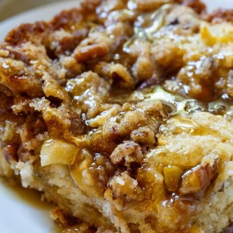 Apple Crisp Coffee Cake - Spicy Southern Kitchen Carmel Apple Coffee Cake, Apple Pie Coffee Cake Recipes, Spicy Apple Cake, Apple Crisp Coffee Cake Recipes, Apple Fritter Coffee Cake, Apple Pecan Coffee Cake, Apple Crisp Coffee Cake, Coffee Cake For Two, Apple Pie Filling Coffee Cake