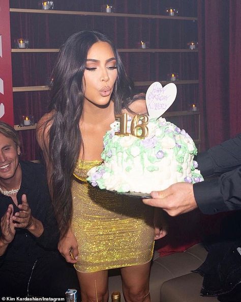 Kim Kardashian blows out the candles to her sweet sixteen cake as she shares more birthday photos | Daily Mail Online Yacht Decorating Ideas, Kylie Jenner Birthday Cake, Kardashian Parties, Kardashian Aesthetic, Kendall And Kourtney, Kardashian Girls, Kylie Jenner Birthday, Kimberly Kardashian, Sweet Sixteen Cakes