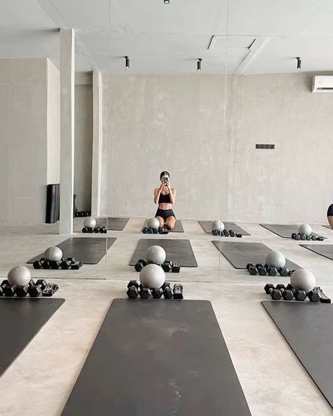 Fitness Studio Aesthetic, Barre Workout Aesthetic, Barre Aesthetic, Men Old Money Aesthetic, Pilates Lifestyle, Hair Inspo Blonde, Aesthetic For Men, Family Manor, Long Layers Hair