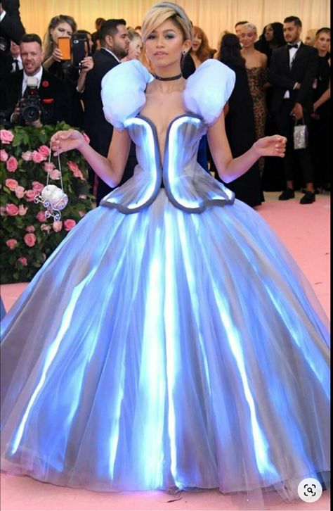 Zendaya Cinderella, Mat Gala, Gala Looks, Cinderella Dress, Met Gala Red Carpet, Singer Dr, Sora Kingdom Hearts, Cinderella Dresses, Spiderman Homecoming