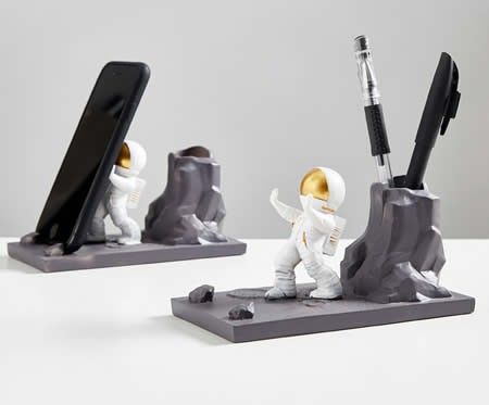 Fun cartoon astronaut mobile phone holder pen holder Phone Holder 3d Print, Phone Holder Clay, Clay Phone Holder, Space Lovers Gifts, Phone Pen, Space Themed Room, Cartoon Astronaut, 3d Printing Art, 3d Printing Diy