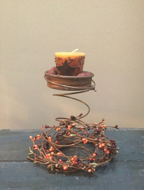 Rusty bed spring candle holder candles by jenascreations45 Mattress Spring Crafts, Spring Candle Holders, Rusty Bed Springs, Old Bed Springs, Bed Spring Crafts, Bed Spring, Spring Candles, Decor Shabby Chic, Spring Projects