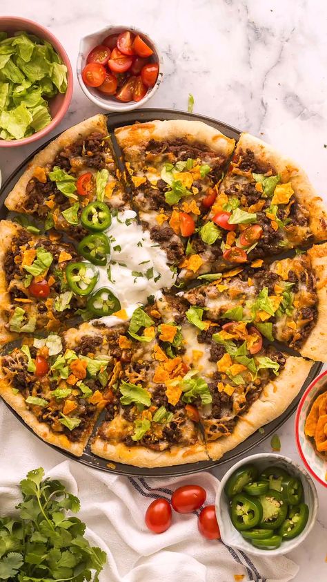 Homemade Taco Pizza, Crockpot Chicken Taco Soup, Easy Taco Pizza, Easy Pizza Recipes, Pizza Video, Beef Pizza, Taco Tuesday Recipes, Chicken Taco Seasoning, Homemade Pizza Crust