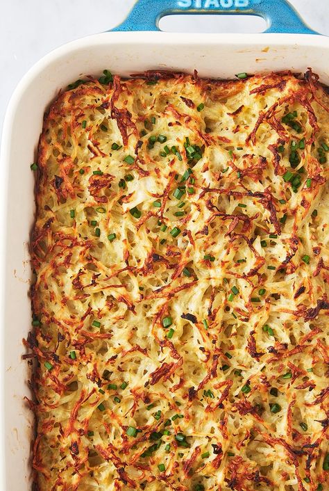 Potato Kugel Recipe, Passover Dinner, Potato Kugel, Seder Meal, Rosh Hashanah Recipes, Jewish Holiday Recipes, Passover Recipes, Potato Sides, Kosher Recipes