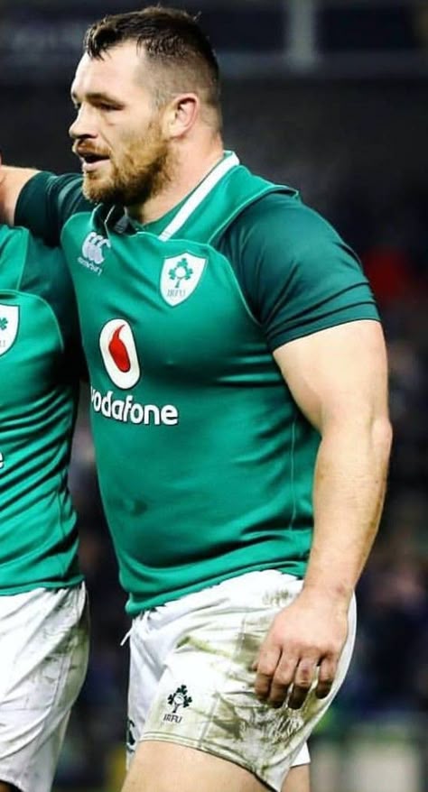 Rugby Muscle, Black Football Players, Hot Rugby Players, Irish Rugby, Rugby Boys, Football Players Images, Rugby Men, Rugby Player, Beefy Men