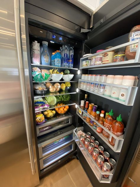 Open Fridge Aesthetic, Luxury Fridge Organization, Fridge Interior Aesthetic, Aethstetic Fridge, Fridge Goals, Refrigerator Aesthetic, Stocked Fridge, Full Fridge Aesthetic, Organized Refrigerator Aesthetic