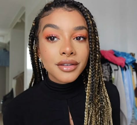 Tiny Hoop Septum Piercing, Good Septum Piercing, Mini Septum Piercing, Septum Piercing On Black Women, Tiny Septum Piercing, Septum Piercing Aesthetic, Small Septum Piercing, Gold Septum Piercing, Nose Septum Piercing