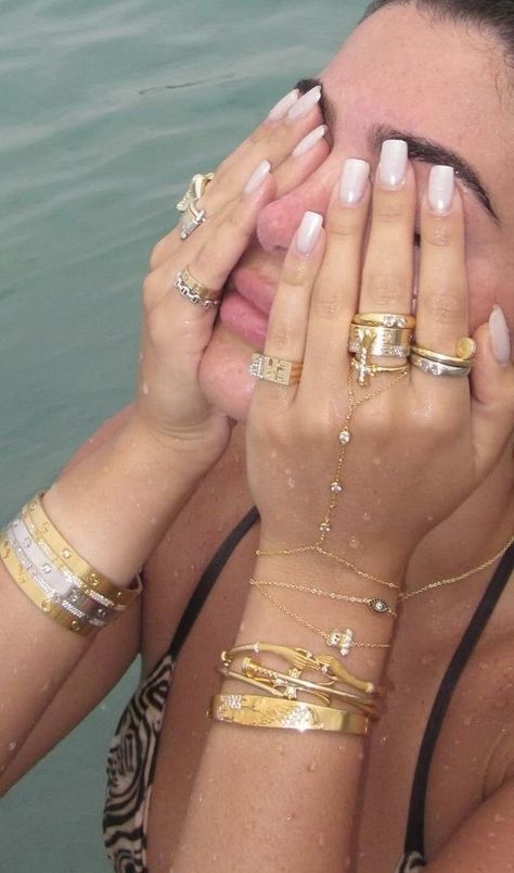 Xoxo Jewelry, Luxe Jewelry, Jewelry Accessories Ideas, Dope Jewelry, Jewelry Fashion Trends, Classy Jewelry, Jewelry Essentials, Funky Jewelry, Stacked Jewelry