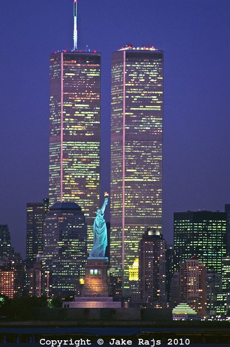 Statue of Liberty Between Twin Towers, World Trade Center at Twilight, New York City, New Jersey,  New York, designed Minoru Yamasaki Kota New York, World Trade Center Nyc, World Of Wanderlust, One World Trade Center, Ny City, Twin Towers, Trade Center, Famous Places, World Trade