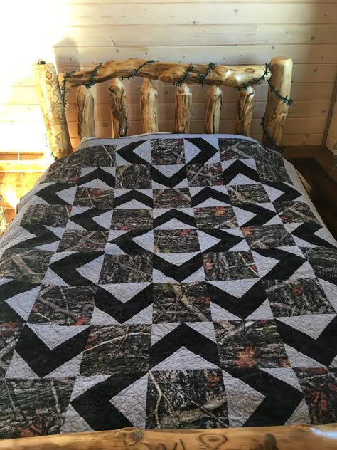 Cally camo quilt Camo Quilt Patterns, Camo Quilts Ideas, Walk About Quilt, Hunting Quilt, Camp Quilt, Fish Quilt Pattern, Masculine Quilts, Shark Quilt, Quilts 2023