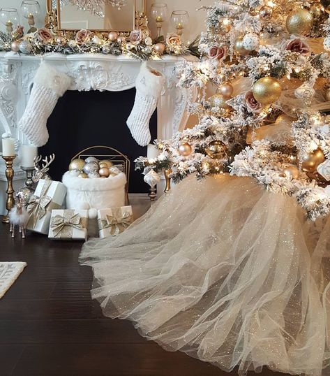 Angelika Cuahutle Gad انجيليكا on Instagram: “This year I left the skirt without my prop gifts that I usually wrap & put on top of it, but it's too pretty to cover up i thought! 😍 It…” Diy Tulle Christmas Tree, Tulle Christmas Tree Skirt, Tulle Tree, Tulle Christmas Tree, Christmas Tulle, Tulle Christmas Trees, Nutcracker Tree, Chic Christmas Tree, Shabby Chic Christmas Tree