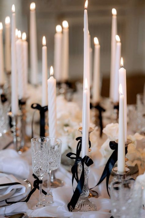 White And Black Dinner Party, Black And Pearl Wedding, White Party Table Decor, Engagement Table Decor, Black And White Dinner Party, Old Money Party, Black And White Party Decorations, White Engagement Party, Black And White Wedding Theme