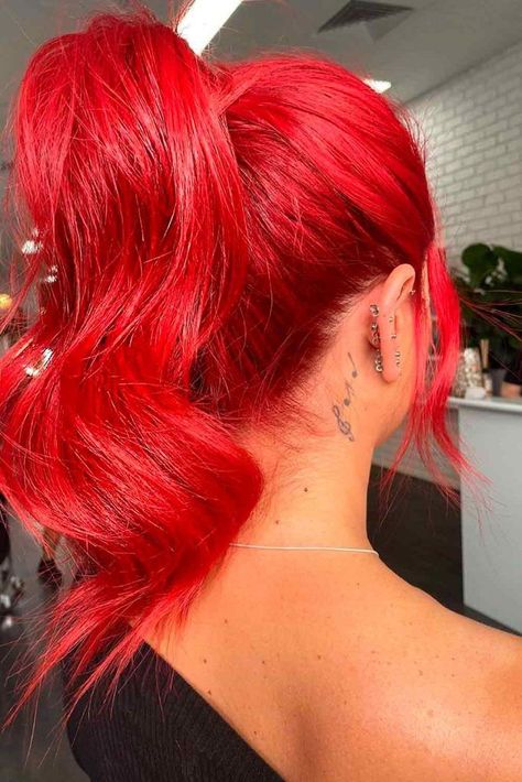 55 Red Hair Colors for Various Skin Tones | LoveHairStyles.com Red Hair Color Shades, Red Hair Looks, Red Hair Inspiration, Red Hair Inspo, Dyed Red Hair, Bright Red Hair, Dyed Hair Inspiration, Hair Color Shades, Pretty Hair Color