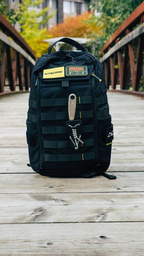 Nitecore BP18 Backpack Review, Paracord Mods, and Giveaway! Mochila Edc, Dieselpunk Fashion, Edc Backpack, Sling Bag Men, Men Mode, Camping Must Haves, Paracord Bracelet Diy, Edc Bag, Tactical Wear