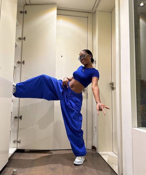 Zumba Outfits For Women Aesthetic, Hip Hop Competition Costume, Hip Hop Dancers Outfit, Blue Hiphop Outfit, Waacking Dance Outfit, Royal Blue Rave Outfit, Dance Show Outfits, Open Pants Outfit, Dancer Fashion Hip Hop