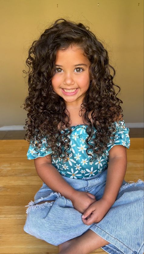 Everything I use on my daughters curly hair #curls #curlyhairproducts #toddlerhair #hairstyles Girls Haircut Curly Hair Kids, Girls Curly Haircuts Kids, Curly Kids Haircut, Girl Curly Hairstyles Kids, Cute Hairstyles For Baby Girl, Curly Hair Styles For Kids, Kids Curly Haircut, Toddler Girl Curly Hairstyles, Kid Curly Hairstyles