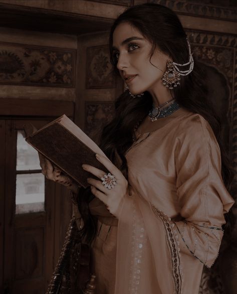 Pakistani Aesthetic, Maya Ali, Desi Aesthetics, Indian Photoshoot, Vintage Bollywood, Desi Aesthetic, Urdu Shayari, Desi Wedding, Indian Aesthetic