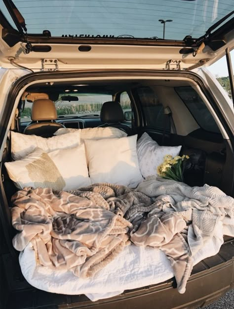 Car Sleepover, Cute Dates, Dream Dates, Kombi Home, Cute Date Ideas, Fun Sleepover Ideas, Cute Date, Dekorasi Kamar Tidur, Sleepover Ideas