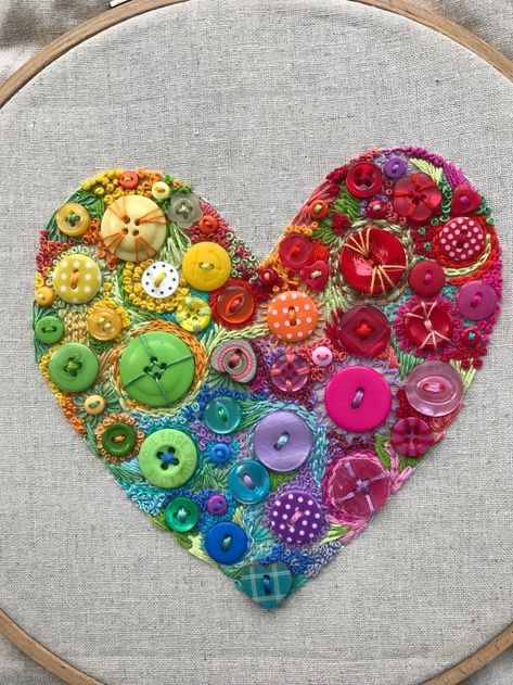 Button Art Heart, Button Quilts Ideas, Button Embroidery Ideas, Button Art Projects, Easter Church Decorations, Button Embroidery, Stage Design Ideas, Church Decorations, Ideas For Easter Decorations