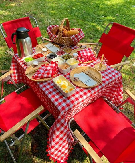 Piknik Date, Kitchen Table Styling, Piknik Story, Cabinet Makeover Kitchen, Cabinet Ideas Kitchen, Picnic Photography, Makeover Kitchen, Kitchen Cabinet Ideas, Picnic Inspiration