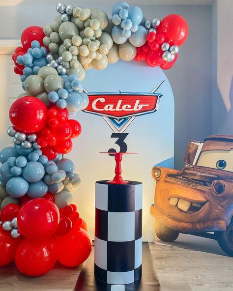 Our Nest Events’s Instagram profile post: “🏁Ready, set, lets celebrate Caleb’s 3rd birthday! ⠀⠀⠀⠀⠀⠀⠀⠀⠀⠀⠀⠀ Vroom vroom, how adorable is this Cars theme? 🚘 ⠀⠀⠀⠀⠀⠀⠀⠀⠀⠀⠀⠀ Cake by…” Cars Party Centerpieces, Lightning Mcqueen Balloon Garland, Pixar Cars Theme Birthday Party, Cars Theme Birthday Party Cake, Cars Decorations Party, Cars Theme Birthday Party Decorations, Pixar Cars Birthday Party, Birthday Event Ideas, Birthday Party Paper Decorations