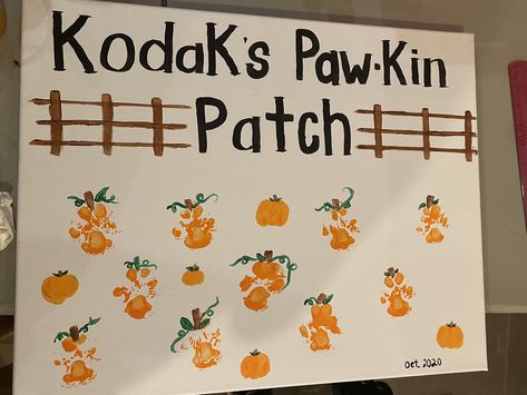 Dog Paw Pumpkin Painting, Pumpkin Paw Print, Puppy Paw Print Art Cute Ideas, Dog Paw Print Turkey, Dog Fall Activities, Thanksgiving Dog Paw Art, Paw Print Pumpkin Paint, Dog Halloween Arts And Crafts, Dog Halloween Painting