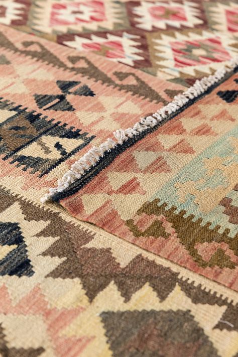 Kelim Rug Living Room, Living Room With Kilim Rug, Terracotta Terrace, Kilim Rugs Living Room, Boho Bedroom Rug, Kilim Rug Bedroom, Rug Over Carpet, Kilim Rug Living Room, Boho Carpet