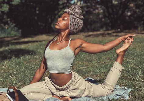 Yoga Outside, Kemetic Yoga, Yoga Photoshoot, Yoga Aesthetic, Yoga Inspo, Estilo Fitness, Outfit Yoga, Yoga Exercises, 2022 Vision Board