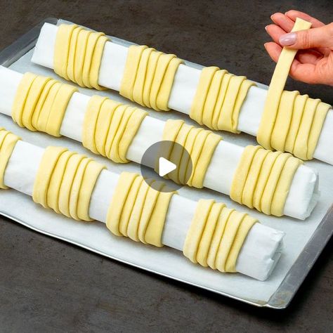 Puff Pastry Flowers, Food Demonstration Ideas, Puff Pastry Cutouts, Puff Pastry Side Dish, Recipes With Pastry Puff Sheets, Leftover Puff Pastry Ideas, Puff Pastry Art, Bring And Share Food Ideas, Healthy Puff Pastry Recipes